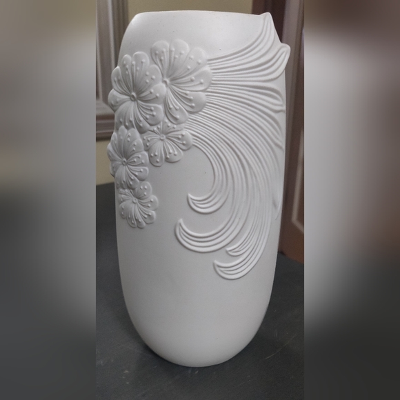 Vintage Kaiser Germany Porcelain Vase - Picture 4 of 4